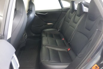 Tesla Model S Sitzbank hinten